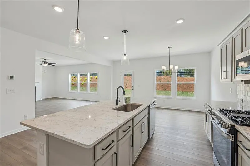 5 bed, 2867 sqft, $2,850 — Photo 2