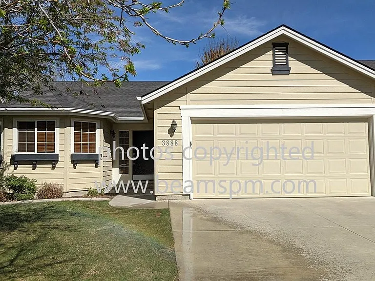 3888 N Park Crossing Ave — Photo 2