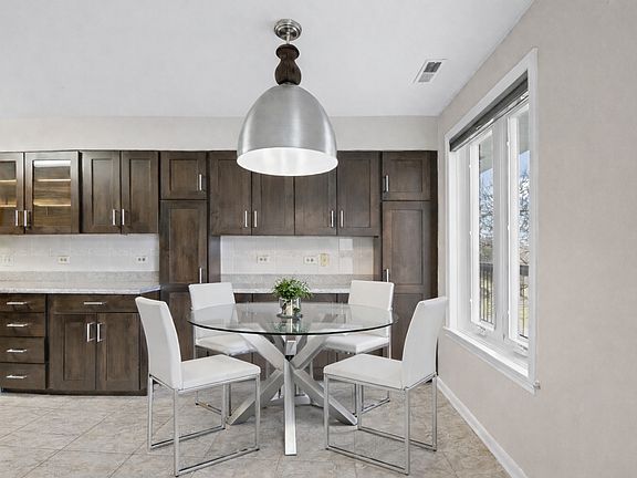 4th image of 350 E Dundee Rd APT 207B