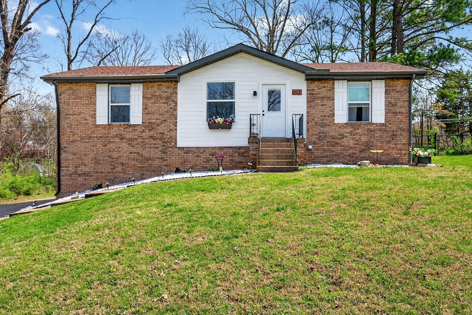 1287 Jostin Dr photo 1