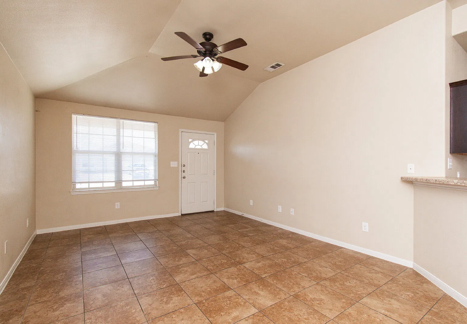 3 bed, 2.0 bath, 1204 sqft, $1,250 — Photo 4