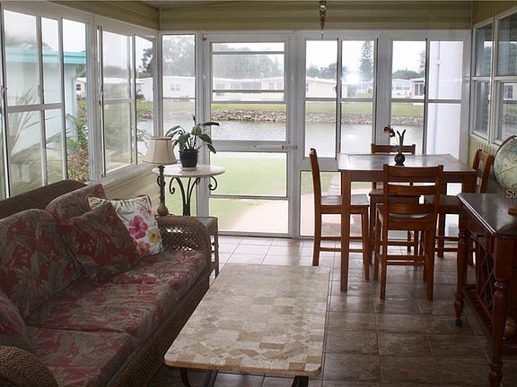 3rd image of 3070 Saralake Blvd