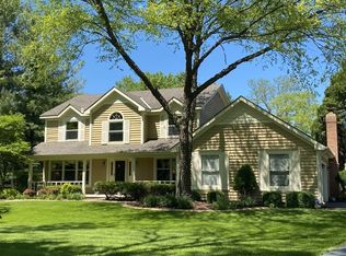 980 Plum Tree Rd, Fox River Grove, IL 60021