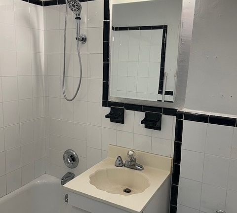 5th image of 1201 Lexington Ave APT 2A
