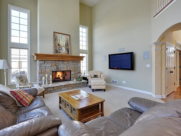 4th image of 555 Birchwood Dr