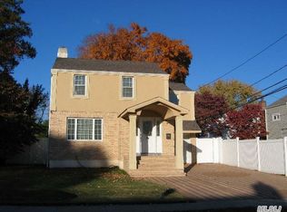 34 Roy St, Elmont, NY 11003