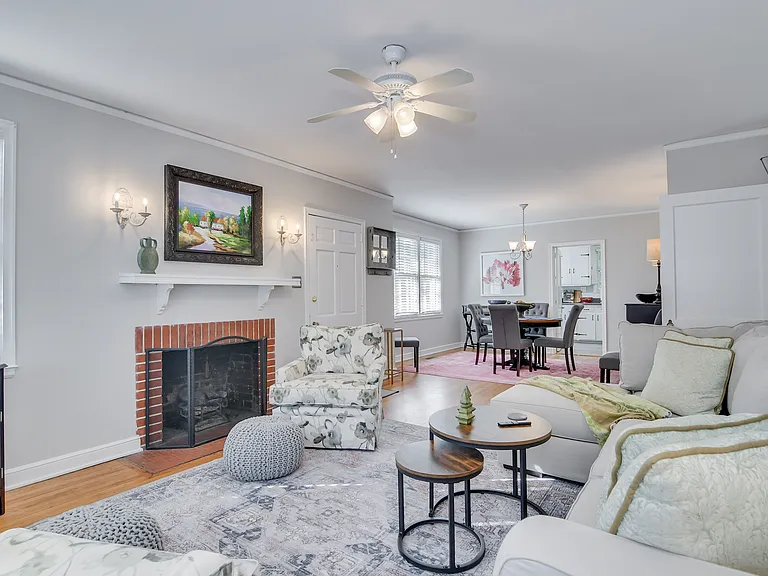 2631 Oakland Ave — Photo 6