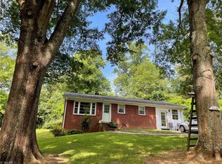 3440 Maplebrook Dr, Walkertown, NC 27051