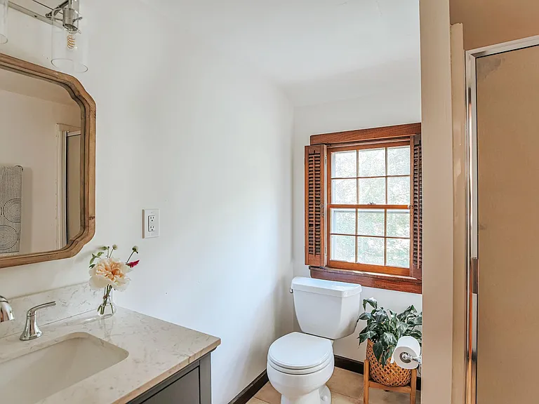 860 Elizabeth Ln — Photo 18