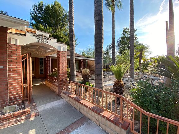 2nd image of 792 Calle Carrillo