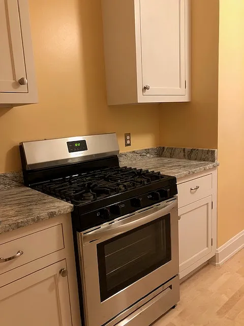 4428 N Oakland Ave — Photo 2