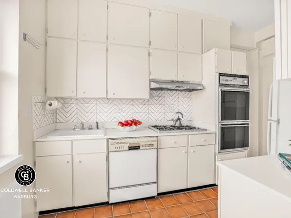 910 5th Avenue image 11 of 16