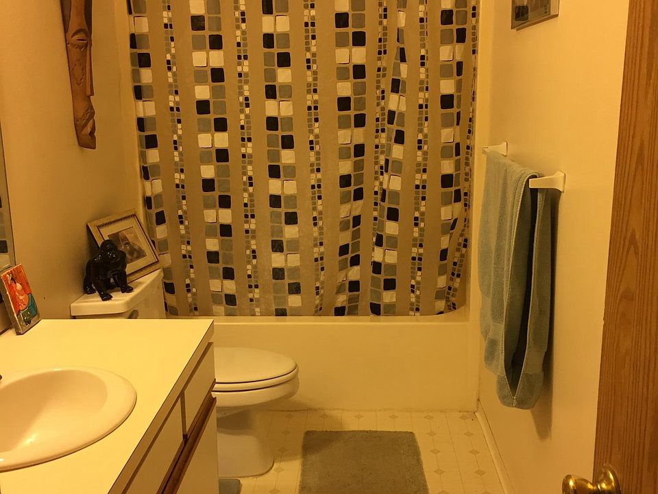 2nd image of 2211 NE Holliday Ave