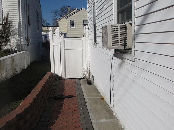 3rd image of 12 Floral Ln