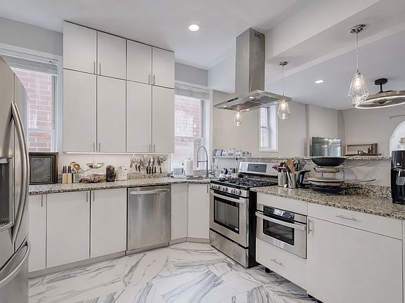 4th image of 1128 W Fullerton Ave APT 3