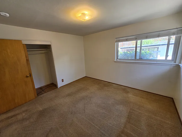 1744 Wesley Ave — Photo 16