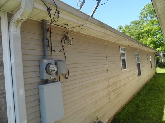 3rd image of 1222 Caffin Ave
