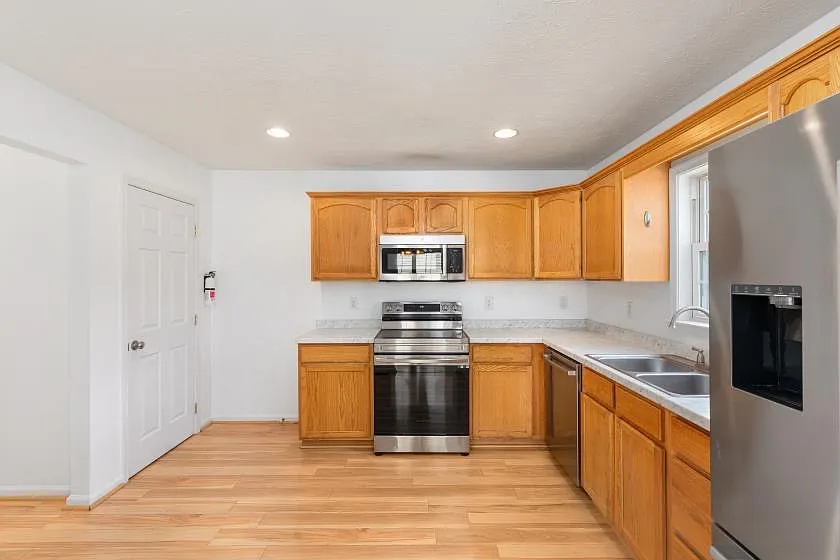 395 Stonewall St — Photo 4