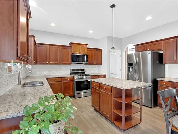 5th image of 660 Simonton Crest Dr