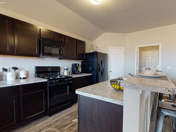 4th image of 716 Canyon View