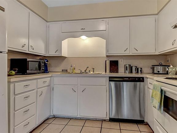 2nd image of 2108 N Travis St #2108