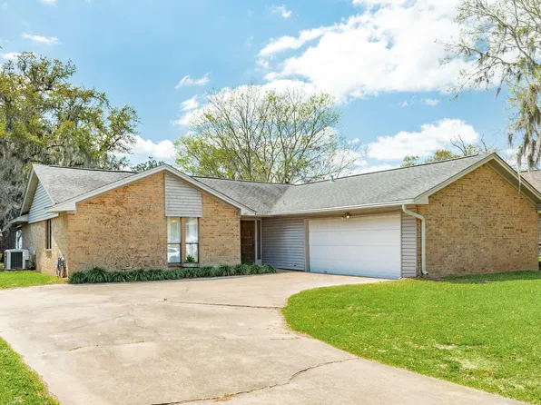 281 Crestview Dr, West Columbia, TX 77486