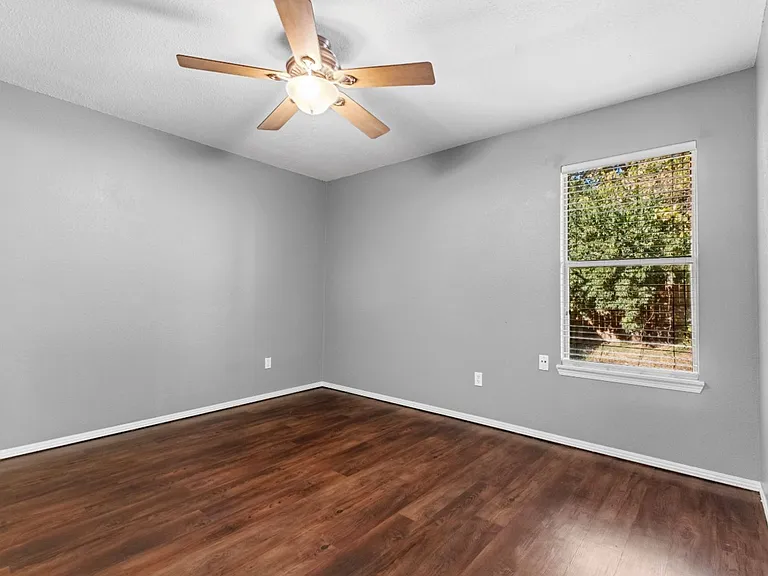 S Erika Ave Duplex — Photo 9