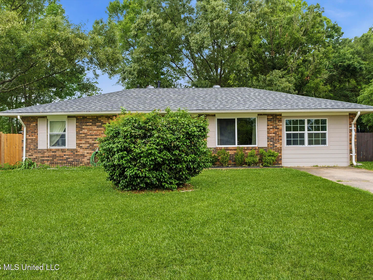3 bed, 2.0 bath, 1400 sqft, $1,750 — Photo 2