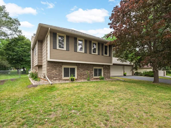 15708 Chalet Ct, Burnsville, MN 55306