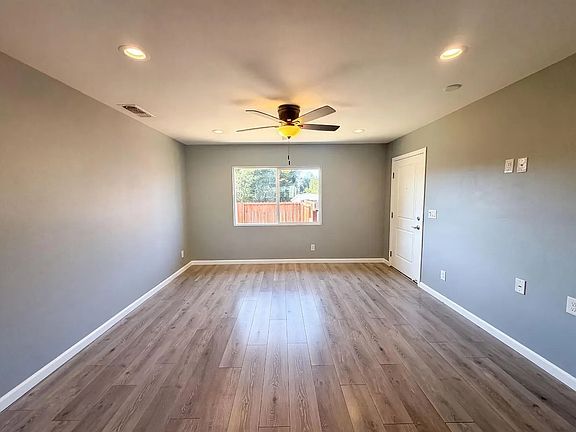 5th image of 215 Lakeview Pl