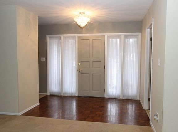 3rd image of 4712 Chesterfield Dr