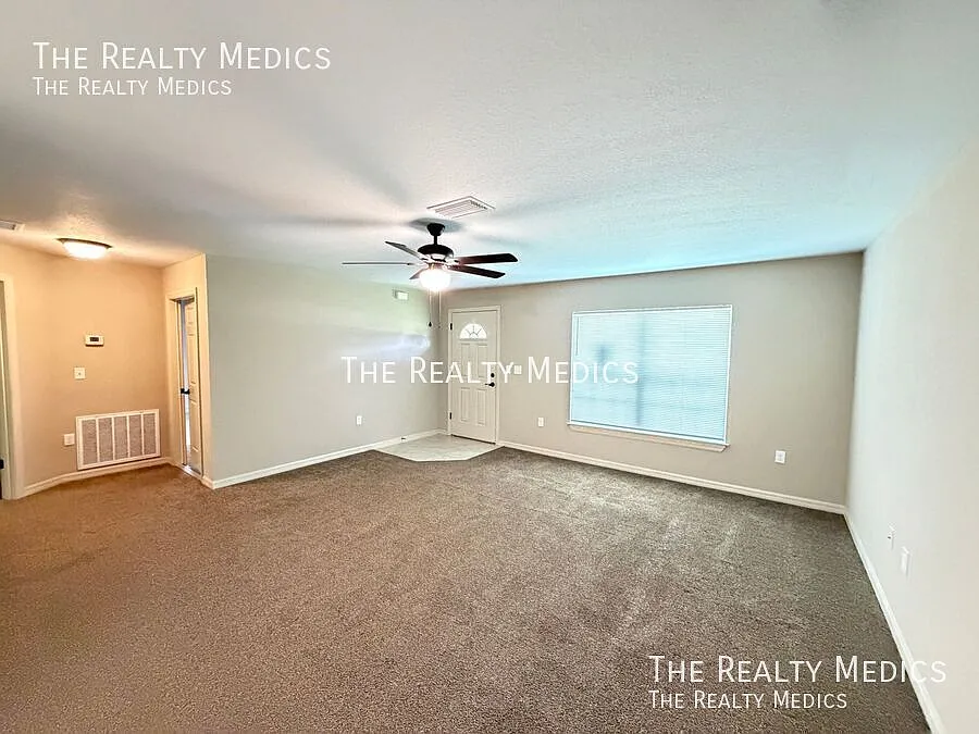 Awesome 3 Bedroom 2 Bathroom Home In Summerfield! — Photo 2