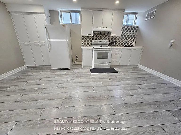 35 Cutts Cres — Photo 24