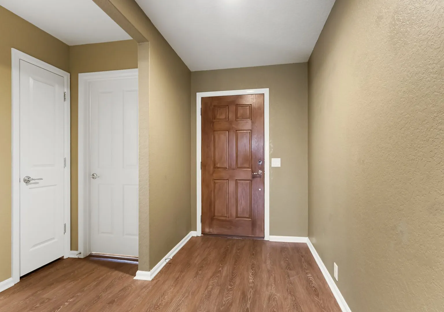 3 Bedroom/2 Bath Encino Ridge Subdivision — Photo 4