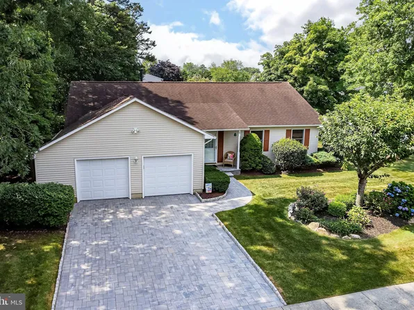 17 Shoveler Ln, Manahawkin, NJ 08050