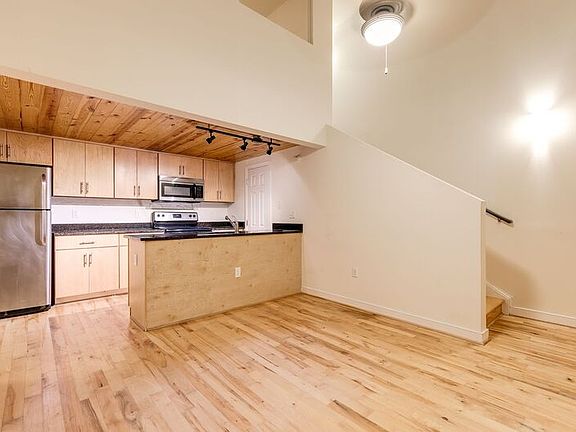 2nd image of 10 W Broad St #102