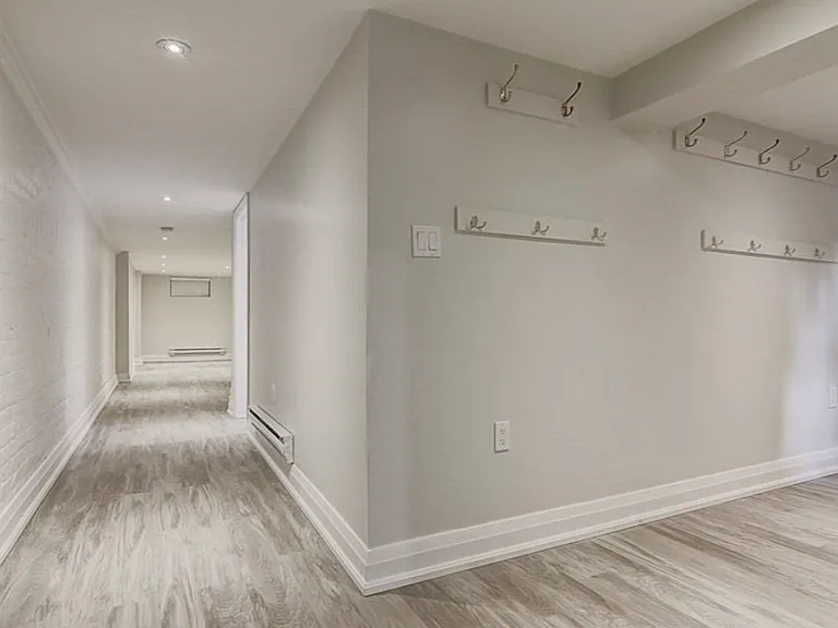 454 Markham St #LOWER — Photo 18
