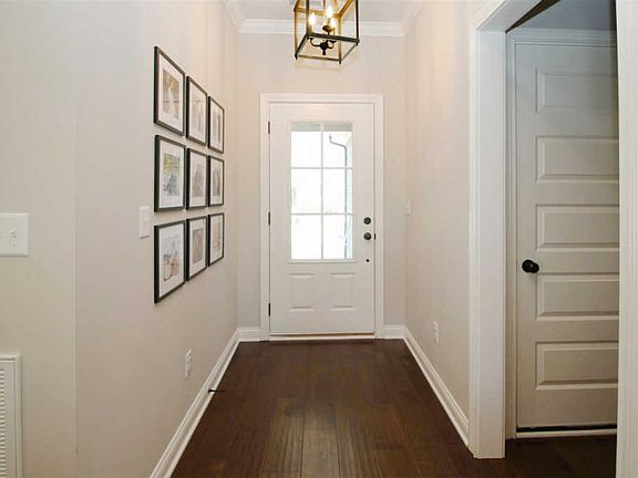 3rd image of 3053 Equestrian Ct