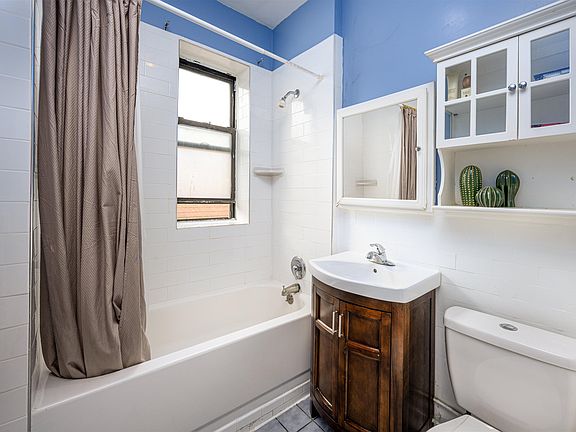 5th image of 81 Romaine Ave APT 3L