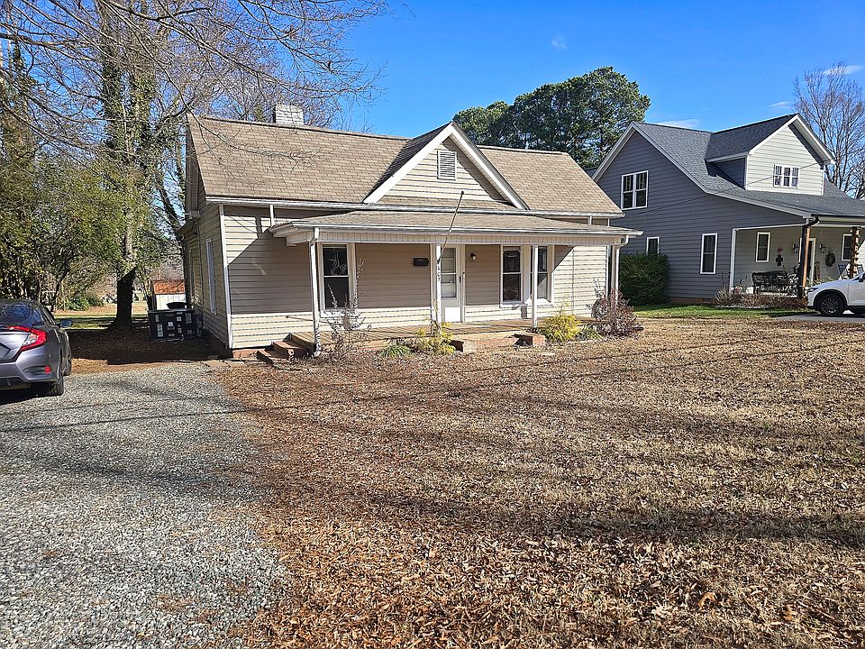 1st image of 407 E Oakwood St