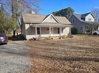 407 E Oakwood St, Mebane, NC 27302