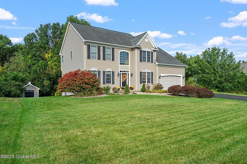 3rd image of 75 Outlook Drive S