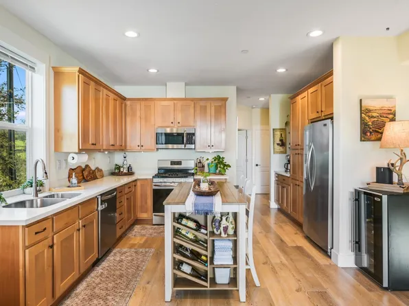 2668 Franz Kafka Avenue, Santa Rosa, CA 95404