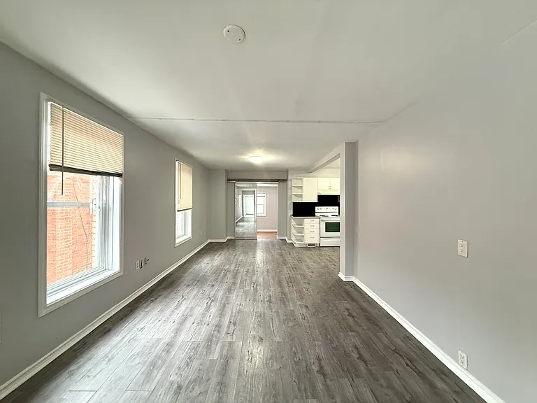 171 East Ave S — Photo 3