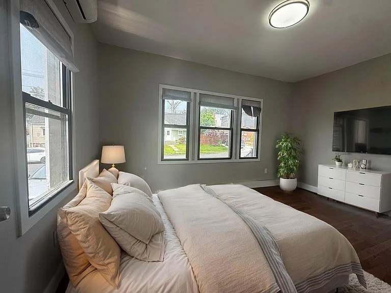 111 Hawthorne St #1 — Photo 7