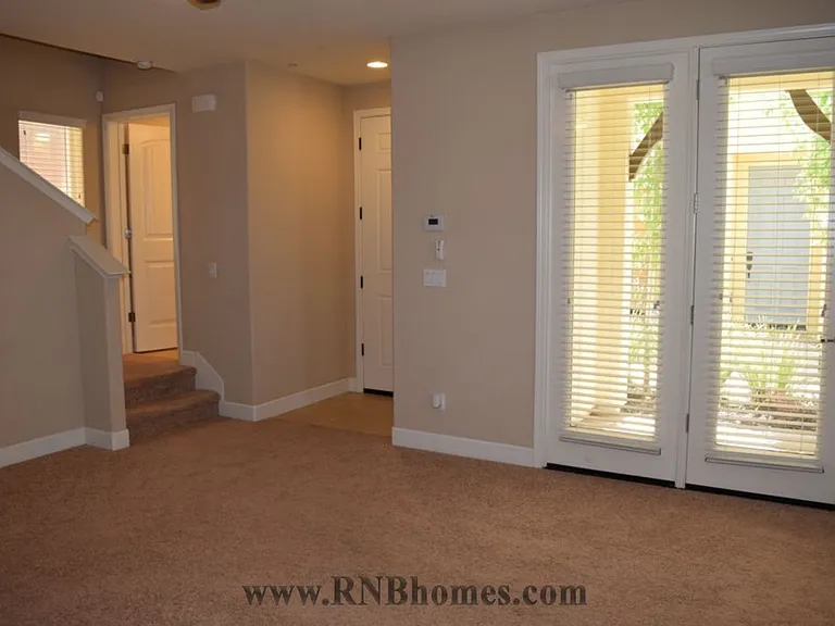 900 Lyon Pl — Photo 3