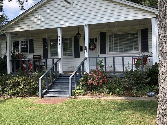 3rd image of 211 Mullins St
