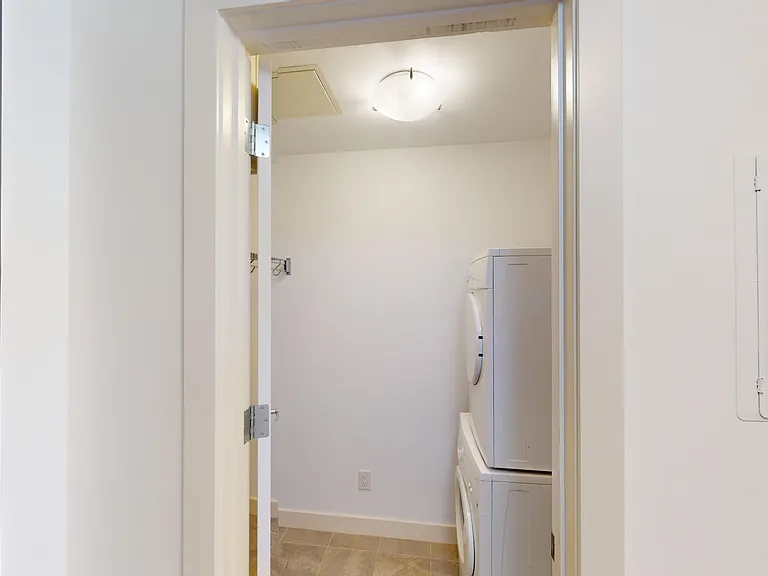 802 13th Ave SW — Photo 8