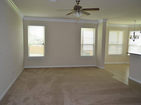 3rd image of 818 Siena Ct