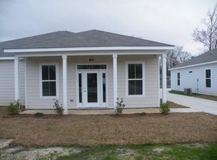 104 Earle Taylor Ln, Ocean Springs, MS 39564